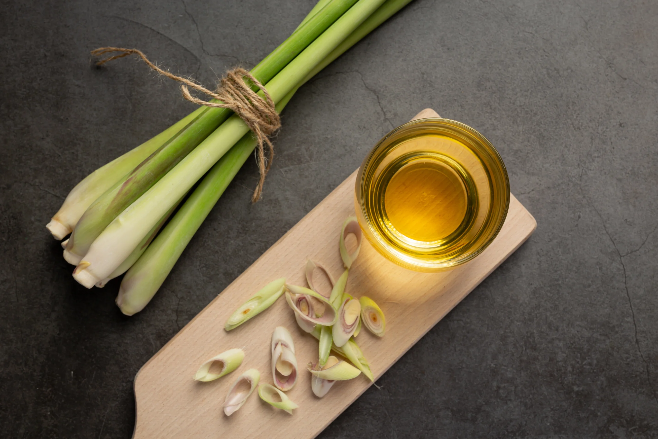Citronella Candles Vs Citronella Oil: Differences, Benefits, and Uses