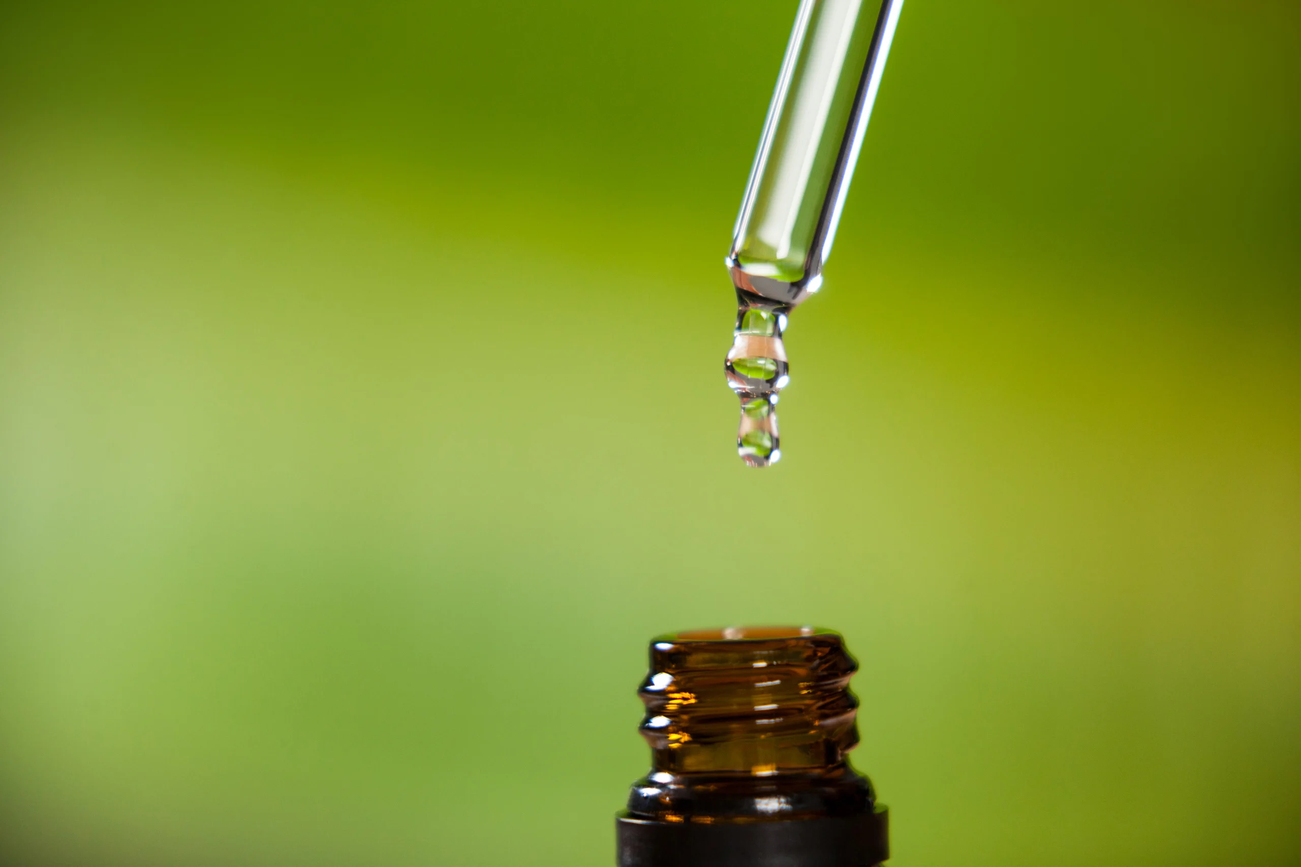 What Are Essential Oils? From Botanical Extracts to Commercial